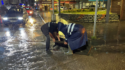 15 dakika süren yağış Fatsa'yı felç etti