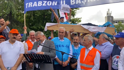 TÜRK-İŞ'ten eylem: İşçiyi tabuta koydunuz