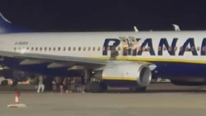 Uçakta büyük panik: Yolcular atladı, yaralılar var