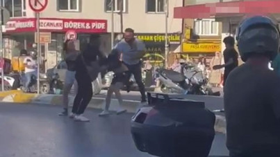 Laf attıkları kadınlar tersleyince sokak ortasında dövdüler