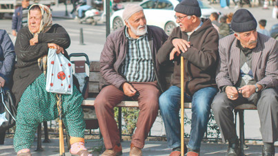 Yaşlandıkça yoksullaşıyoruz