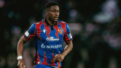 Yüksel Yıldırım çilekle poz verdi, transferi açıkladı