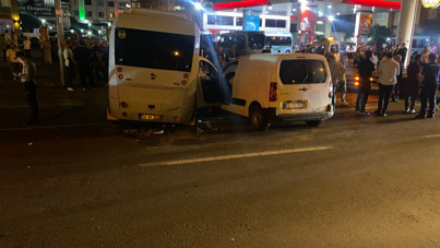 Rize'de gece yarısı can pazarı: Yolcu minibüsü ile araç çarpıştı, 10 yaralı