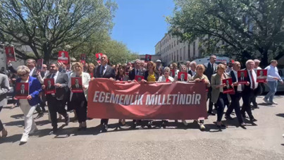 CHP milletvekilleri 'Erdoğan istifa' sloganlarıyla Adalet Bakanlığı'na yürüdü