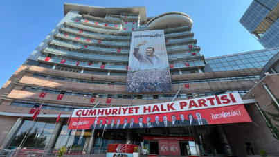 CHP Genel Merkezi'ne 'özgürlük' afişi