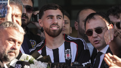 Orkun Kökçü, Beşiktaş'a geldi: Taraftar Serdal Adalı'nın ayağını öptü