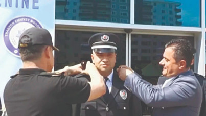 AKP ilçe başkanı, polise rütbe taktı