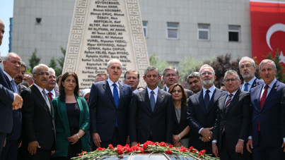 Kurtulmuş ve Özel'den şehitler anıtına karanfil