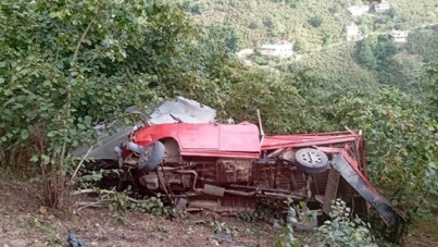 Kamyonet devrildi: 68 yaşındaki işçi öldü, 9 kişi yaralandı