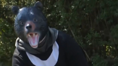 İlginç tatbikat: Ayı kostümüyle polisleri kovaladı