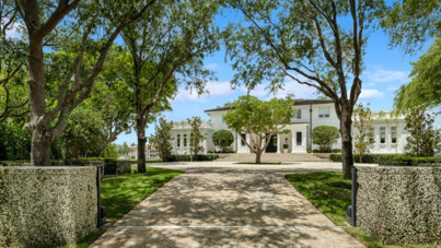 Ünlü pop yıldızı malikane satın aldı: Evin içinde yok yok