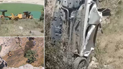 El freni çekilmeyen greyder sürüklediği araçla uçurumdan uçtu: 1 ölü