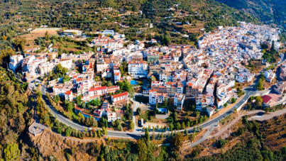 Bu köyde ölmek 'yasalara aykırı'