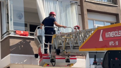 Polis kapısına, itfaiye camına dayandı: Kimse uyandıramadı