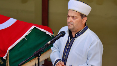 Evlat acısına rağmen imamlığı bırakmadı: Oğlunun cenaze namazını kendi kıldırdı