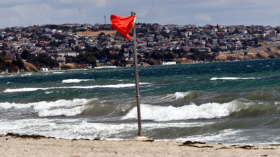Sahillere kırmızı bayrak asıldı
