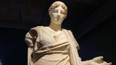 Dünyanın tek Hestia heykeli Manisa'da sergileniyor