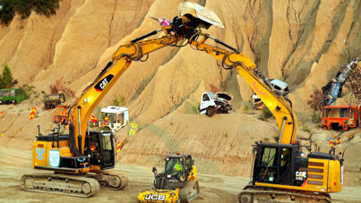 Romeo ve Juliet'i araçlarla oynadılar