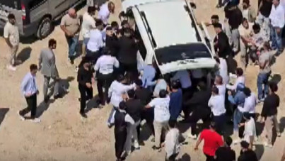 Düğünde kavga çıkarıp polis aracına saldırdı