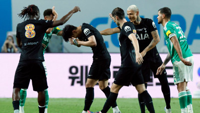 Son ağlaya ağlaya veda etti