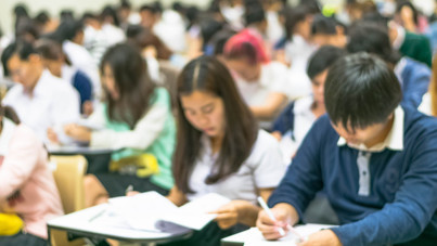 Öğrencilere arkadaşlarını ihbar etme baskısı