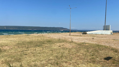 Sahilde patlamamış top mermisi panikletti