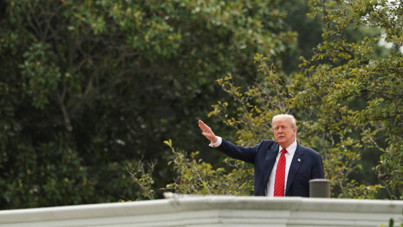 Trump Beyaz Saray çatısına çıktı, gazetecilerin kafası karıştı