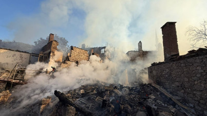 Balıkesir'de 15 ev kül oldu