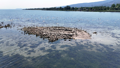 Sular çekilince tarihi kilise ortaya çıktı