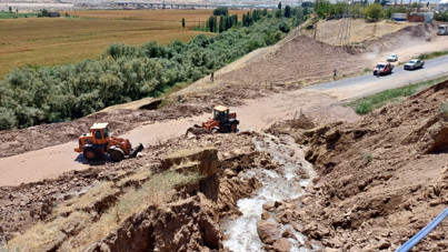 Batman’da sulama kanalında çökme: Yol su ve çamurla kapandı