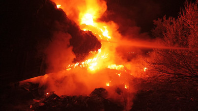 Çorum’da çöp yüklü TIR alev alev yandı