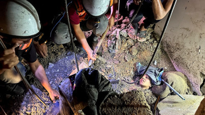 Genç kadın İsrail'in vurduğu binanın altında kaldı