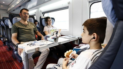 Trende yüksek sesle video izleyenlere para cezası