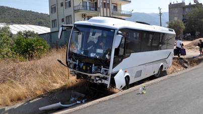 Yolcu midibüsü şarampole devrildi: 9 yaralı