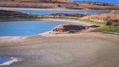Baraj kritik seviyeyi gördü: Su metrelerce çekildi, adacıklar ortaya çıktı