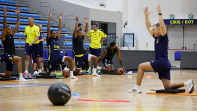 Fenerbahçe Beko sahaya indi: Yeni transfer de idmanda!