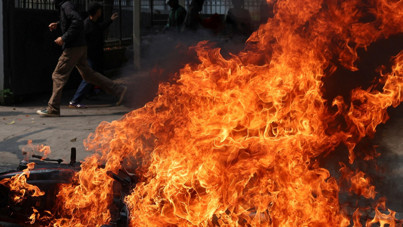 Vekile kıyak isyanı: Endonezya'da Meclis'in önü alev alev