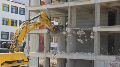 Müteahhit kendisini ihbar etti, binasını yıktırdı