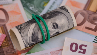 Dünyanın en büyük rezervlerinden birine sahiplerdi: Doları Euro ile değiştiriyorlar