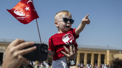 Millet Ata'sına koştu