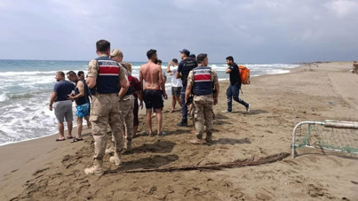 Dalgaların açığa sürüklediği iki kardeşi ölüm ayırdı