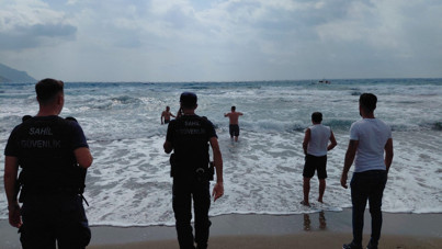 Denize giren kardeşlerden biri öldü, diğerinin durumu ağır