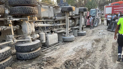 Depremzede devrilen kamyonun altında can verdi