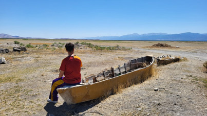 Eber Gölü’nde kayıklar karaya oturdu, göl adeta kurudu