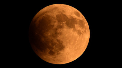 Kanlı Ay tutulması gökyüzüne bakanları şaşırttı