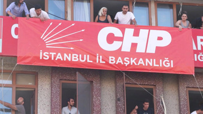 CHP'nin Bahçelievler'deki binasına 'İstanbul İl Başkanlığı' yazılı pankart asıldı