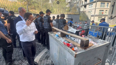 'Özgür Özel'in ofisinde' vekillere karşı çöpten barikat