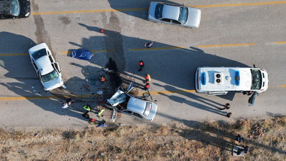 Bulvarda can pazarı: Otomobiller kafa kafaya çarpıştı, sürücüler hayatını kaybetti
