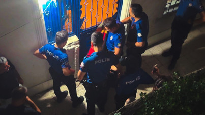 Evdekileri tehdit edip kendini bıçakladı, en sonunda polise saldırdı
