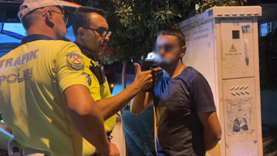 Alkollü ve ehliyetsiz sürücü 3 araca çarptı